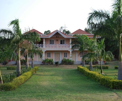 https://imgcld.yatra.com/ytimages/image/upload/t_hotel_yatra_city_desktop/v1433422339/Domestic Hotels/Hotels_Gangavathi/Kishkinda Heritage Resort/Front_view.jpg